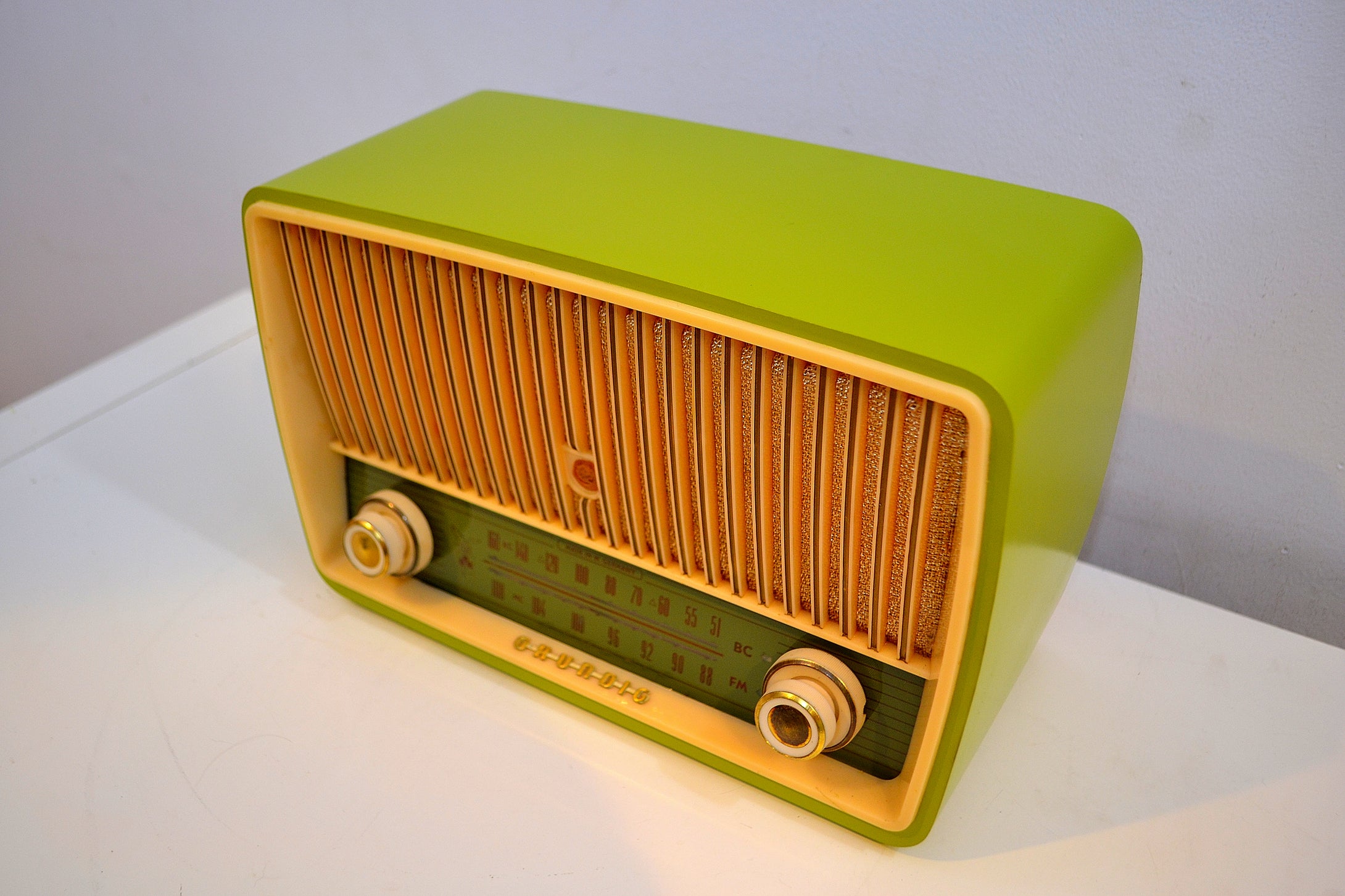 Lime Green West German Made 1956 Grundig Model 85 Vacuum Tube Radio Rare and Beautiful Condition!