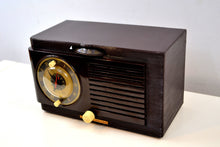 画像をギャラリービューアに読み込む, SOLD! - Oct 13, 2019 - Art Deco 1952 General Electric Model 60 AM Brown Bakelite Tube Clock Radio Totally Restored! - [product_type} - General Electric - Retro Radio Farm
