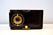 Charger l&#39;image dans la galerie, SOLD! - Oct 13, 2019 - Art Deco 1952 General Electric Model 60 AM Brown Bakelite Tube Clock Radio Totally Restored! - [product_type} - General Electric - Retro Radio Farm