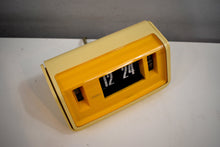 Charger l&#39;image dans la galerie, Eames Yellow Vintage 1970s Caslon Model 801 Flip Clock
