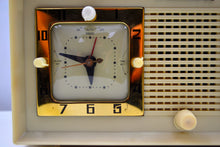 Load image into Gallery viewer, SOLD! - Nov 6, 2019 - Dreamy Cream 1949 Madison Model 940AU Tube Radio in Excellent Condition Works Great! - [product_type} - Madison - Retro Radio Farm