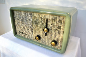 売れました！ - 2018.11.26 - ヘザーツイード付きセージグリーン 1955年モンゴメリーワーズエアラインモデルG​​SE-1607 AMベークライト管ラジオ完全レストア！