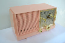 画像をギャラリービューアに読み込む, SOLD! - Feb 13, 2019 - Mamie Pink Mid-Century Retro Vintage 1959 Philco Model F-752-124 AM Tube Clock Radio Excellent Plus! - [product_type} - Philco - Retro Radio Farm