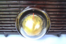 Charger l&#39;image dans la galerie, SOLD! - Oct 9, 2018 - BLUETOOTH MP3 Ready - ESPRESSO Mid Century Retro Jetsons 1957 Motorola 56H Turbine Tube AM Radio Marbled! - [product_type} - Motorola - Retro Radio Farm