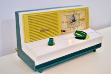 画像をギャラリービューアに読み込む, SOLD! - Sept 11, 2019 - Emerald Green Metallic Mid Century Retro Vintage 1960 Sylvania Model 5C12 AM Tube Clock Radio Unique Works Great! - [product_type} - Sylvania - Retro Radio Farm
