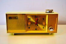 Charger l&#39;image dans la galerie, SOLD! - Dec 10, 2019 - Grecian Ivory and Gold 1965 Penncrest Model 3625 AM Tube Clock Radio Works Great Looks Great! - [product_type} - Penncrest - Retro Radio Farm