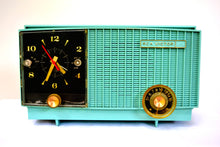 画像をギャラリービューアに読み込む, SOLD! - Dec 1, 2018 - Teal Blue Retro Jetsons Vintage 1957 RCA Victor RCA 3RD-35 Tube AM Clock Radio Cute! - [product_type} - RCA Victor - Retro Radio Farm