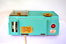画像をギャラリービューアに読み込む, SOLD! - Dec 1, 2018 - Teal Blue Retro Jetsons Vintage 1957 RCA Victor RCA 3RD-35 Tube AM Clock Radio Cute! - [product_type} - RCA Victor - Retro Radio Farm