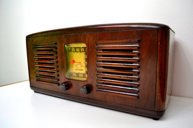 売れました！ - 2019 年 9 月 24 日 - 美しい無垢材のレトロなアールデコ調 1941 RCA Victor 55X 真空管ラジオ ツイン スピーカー!