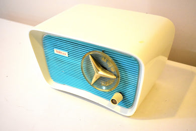 Turquoise and White 1959 Travler Model T-204 AM Vacuum Tube Radio Cute As A Button!