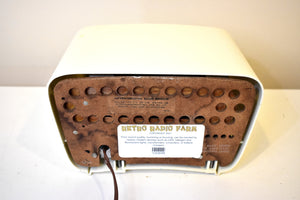 ターコイズ＆ホワイト 1959 トラブラー モデル T-204 AM 真空管ラジオ ボタンのようにかわいい！