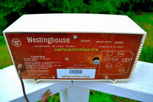 画像をギャラリービューアに読み込む, SOLD! - Nov 26, 2017 - SNOW WHITE Mid Century Retro 1959 Westinghouse Model H816L5 Tube AM Clock Radio Totally Restored! - [product_type} - Westinghouse - Retro Radio Farm