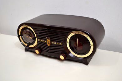 SOLD! - Sept 14, 2019 - Owl Eyes Brown and Gold Vintage 1950 Zenith 5-L-03 AM Tube Clock Radio Mid Century Charmer!