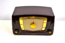 画像をギャラリービューアに読み込む, SOLD! - Sept 15, 2019 - Espresso Brown Retro Vintage 1952 Silvertone Model 5 AM Tube Radio Works Great! Popular Model Back in the Day! - [product_type} - Silvertone - Retro Radio Farm