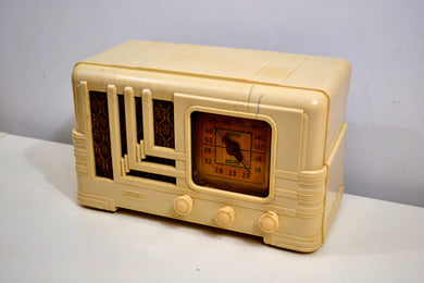 SOLD! - Jan 15, 2020 - Carrara White Ivory Plaskon Vintage 1939 Fada Model L-96V AM Radio Art Deco Dream!