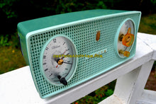 Charger l&#39;image dans la galerie, SOLD! - Oct 8, 2017 - BLUETOOTH MP3 Ready - SPRUCE Green Mid Century Retro 1959 Zenith Model B514F Tube AM Clock Radio Sounds Great! - [product_type} - Zenith - Retro Radio Farm