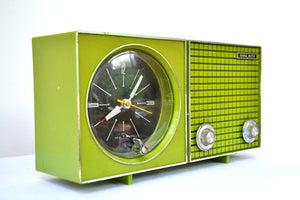 SOLD! - Sept 25, 2018 - 1965 Grasshopper Green Channel Master Model 6263 AM Clock Radio - [product_type} - Channel Master - Retro Radio Farm