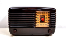 画像をギャラリービューアに読み込む, SOLD! - Sept 25, 2019 - Marbled Brown Bakelite Vintage 1946 Philco Transitone 46-200 AM Radio Drop Dead Mint! - [product_type} - Philco - Retro Radio Farm