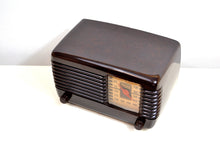 画像をギャラリービューアに読み込む, SOLD! - Sept 25, 2019 - Marbled Brown Bakelite Vintage 1946 Philco Transitone 46-200 AM Radio Drop Dead Mint! - [product_type} - Philco - Retro Radio Farm