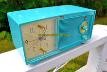 画像をギャラリービューアに読み込む, SOLD! - Nov 4, 2017 - TURQUOISE BEAUTY Mid Century Jetsons 1959 Zenith Model E514B Tube AM Clock Radio Pristine Condition! - [product_type} - Zenith - Retro Radio Farm