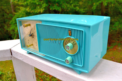 SOLD! - Nov 4, 2017 - TURQUOISE BEAUTY Mid Century Jetsons 1959 Zenith Model E514B Tube AM Clock Radio Pristine Condition!