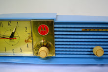 画像をギャラリービューアに読み込む, SOLD! - Mar 31, 2019 - Cornflower Blue Bi-level 1957 Motorola 57CD Tube AM Clock Radio - [product_type} - Motorola - Retro Radio Farm