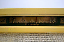 画像をギャラリービューアに読み込む, SOLD! - Oct 4, 2019 - Country Cottage Yellow 1940 Motorola 55x15 Tube AM Wood Radio Such A Quaint Design! - [product_type} - Motorola - Retro Radio Farm
