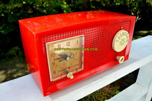 画像をギャラリービューアに読み込む, SOLD! - Dec 9, 2017 - RED HOT RED Mid Century Retro Vintage 1954 General Electric Model 556 AM Tube Radio Gorgeous! - [product_type} - General Electric - Retro Radio Farm