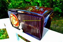 Charger l&#39;image dans la galerie, SOLD! - Nov 20, 2017 - BLUETOOTH MP3 READY - Brown Swirly Mid Century Vintage 1952 General Electric Model 542 AM Brown Bakelite Tube Clock Radio Works and Looks Great! - [product_type} - General Electric - Retro Radio Farm