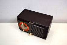 Charger l&#39;image dans la galerie, SOLD! - Oct 8, 2019 - 1952 General Electric Model 60 AM Brown Bakelite Tube Clock Radio Totally Restored! - [product_type} - General Electric - Retro Radio Farm