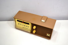 画像をギャラリービューアに読み込む, SOLD! - Dec. 4, 2019 - Sandy Tan Mid Century 1957 Motorola Model 57H Tube AM Radio Hard to Find Rare Color Near Mint! - [product_type} - Motorola - Retro Radio Farm