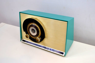 売れました！ - 2019 年 10 月 29 日 - アクアとホワイトのスプートニク時代ヴィンテージ 1957 ゼネラル エレクトリック モデル 862 AM ラジオ 美しさへの爆発！