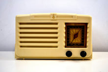 Charger l&#39;image dans la galerie, SOLD! - Dec 6, 2019 - Ivory 1938 Vintage Emerson Model 138 Plaskon AM Tube Radio Golden Age Wonder! - [product_type} - Emerson - Retro Radio Farm