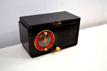 Charger l&#39;image dans la galerie, SOLD! - Nov 7, 2019 - Rich Sumptuous 1952 General Electric Model 60 AM Brown Bakelite Tube Clock Radio A Class Act! - [product_type} - General Electric - Retro Radio Farm