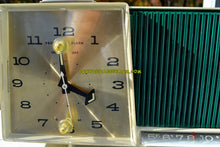 Charger l&#39;image dans la galerie, SOLD! - Nov 3, 2017 - HUNTER GREEN Gorgeous Mid Century Vintage Motorola C11G Clock Radio 1959 Tube AM Clock Radio Totally Restored! - [product_type} - Motorola - Retro Radio Farm