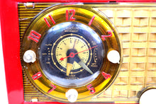 画像をギャラリービューアに読み込む, SOLD! - Oct 30, 2018 - Lantern Red 1954 Truetone D2419-A Tube AM Clock Radio - [product_type} - Truetone - Retro Radio Farm