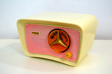 画像をギャラリービューアに読み込む, SOLD! - Nov 1, 2018 - Retro Classic Pink and White 1959 Travler Model T-204 AM Tube Radio - [product_type} - Travler - Retro Radio Farm