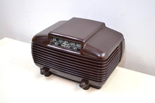 Load image into Gallery viewer, SOLD! - Nov. 1, 2019 - Golden Age 1946 Majestic Model 5A410 Bakelite AM Tube Radio Sweet and Nostalgic! - [product_type} - Majestic - Retro Radio Farm