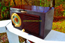 Charger l&#39;image dans la galerie, SOLD! - Nov. 19, 2017 - BLUETOOTH MP3 READY - Brown Swirly Mid Century Vintage 1952 General Electric Model 60 AM Brown Bakelite Tube Clock Radio Works and Looks Great! - [product_type} - General Electric - Retro Radio Farm