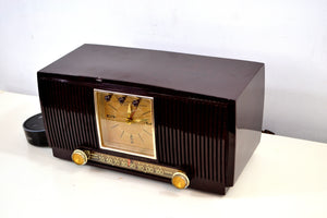 売れました！ - 2018 年 12 月 3 日 - スマート スピーカー対応 エレガントな 1955 ゼネラル エレクトリック モデル 551 ビンテージ AM クロック ラジオ