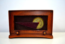 画像をギャラリービューアに読み込む, SOLD! - Dec 1, 2019 - Flying Wedge Post War Vintage 1949 Philco Transitone Model 49-506 AM Radio Sounds Great Hardwood Cabinet! - [product_type} - Philco - Retro Radio Farm