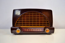 Charger l&#39;image dans la galerie, SOLD! - Nov 30, 2019 - Burgundy Brown Bakelite Vintage 1951 Philco Model 50-526 AM Radio Sounds Amazing Looks Grand! - [product_type} - Philco - Retro Radio Farm
