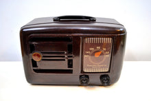Load image into Gallery viewer, Umber Brown Bakelite 1946 Emerson Model 507 AM Tube Radio Golden Age of Radio Beauty! - [product_type} - Emerson - Retro Radio Farm