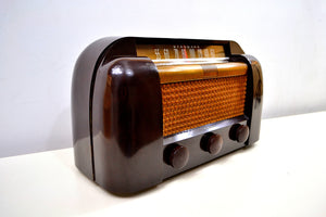 売れました！ - 2019 年 11 月 30 日 - シエナ ブラウン ベークライト 1946 RCA Victor 66X1 AM 短波管ラジオ 素晴らしい状態で動作します。