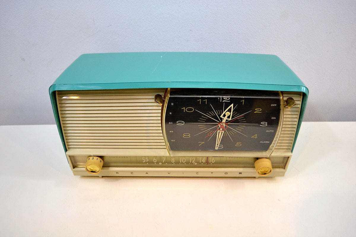 SOLD! - Dec 27, 2019 - Turquoise and White 1959 RCA Victor 9-C-7LE Tub ...