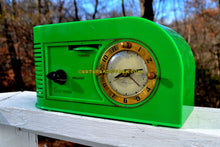 画像をギャラリービューアに読み込む, VERDE GREEN Golden Age Art Deco 1948 Continental Model 1600 AM Tube Clock Radio Totally Restored! - [product_type} - Continental - Retro Radio Farm