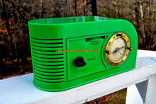 Charger l&#39;image dans la galerie, VERDE GREEN Golden Age Art Deco 1948 Continental Model 1600 AM Tube Clock Radio Totally Restored! - [product_type} - Continental - Retro Radio Farm
