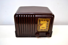 Charger l&#39;image dans la galerie, SOLD! - Dec 2, 2019 - Walnut Brown Bakelite 1939 RCA Victor Model 45-X-11 AM Tube Radio Great Sounding! - [product_type} - RCA Victor - Retro Radio Farm