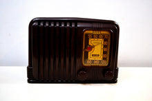Charger l&#39;image dans la galerie, SOLD! - Dec 2, 2019 - Walnut Brown Bakelite 1939 RCA Victor Model 45-X-11 AM Tube Radio Great Sounding! - [product_type} - RCA Victor - Retro Radio Farm