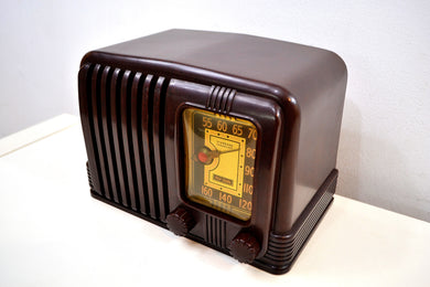 SOLD! - Dec 2, 2019 - Walnut Brown Bakelite 1939 RCA Victor Model 45-X-11 AM Tube Radio Great Sounding!